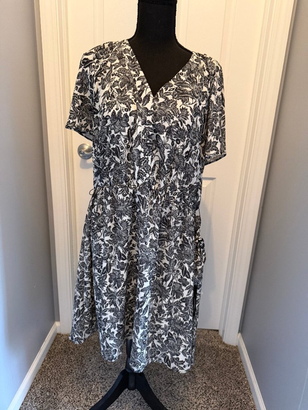 Black white H&M dress